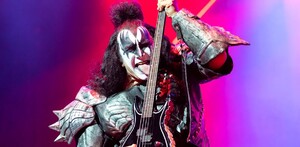 Gene Simmons, fundador de Kiss requirió atención medica tras accidente.