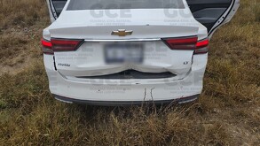 En el lugar de los hechos se les aseguraron armas largas, droga y un vehículo Chevrolet Aveo en color blanco
