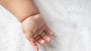 El impacto del suceso se magnificó con la viralización de un video que captura los momentos posteriores a la caída.