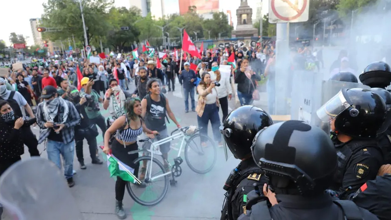 Contingentes en la Ciudad de México marcharon desde el anti-monumento pro-Palestina al cumplirse dos años de los ataques de Hamás.