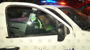 Paramédicos de la Cruz Roja atendieron al trabajador del volante, ya que presentaba lesiones en la cara; sin embargo, no ameritó de traslado a un hospital.