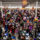El Halloween tiene su origen en el antiguo festival celta del Samhain, acto que celebraba el fin de la cosecha y el comienzo del invierno. El Halloween tiene su origen en el antiguo festival celta del Samhain, acto que celebraba el fin de la cosecha y el comienzo del invierno.
