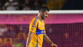 André Pierre Gignac luego de fallar una anotación ante el equipo del Pachuca en un juego en el 'Volcán'.