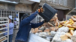 La Dirección de Ecología de Gómez Palacio limpió el local clausurado tras la muerte de “Chachito”, hallando alimentos en avanzado estado de descomposición.
