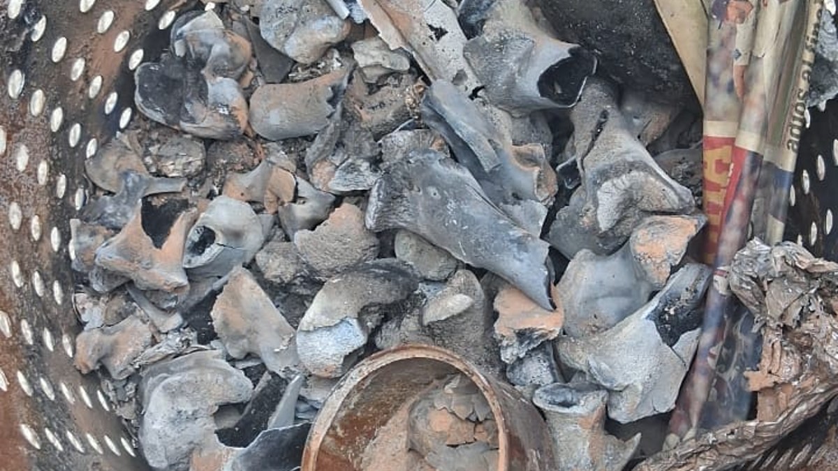 El misterio que rodeó el hallazgo de restos óseos en un bote de basura a un costado de la carretera Torreón-Matamoros ha llegado a su fin. El misterio que rodeó el hallazgo de restos óseos en un bote de basura a un costado de la carretera Torreón-Matamoros ha llegado a su fin.