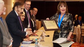María Julia Lafuente es reconocida por la Asociación Nacional de Locutores de México con la presea Carlos Pickering