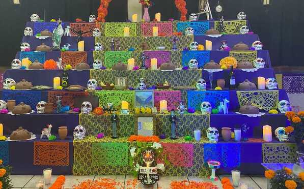 Regio que murió por golpe de calor en NL: le dedican altar de muertos Regio que murió por golpe de calor en NL: le dedican altar de muertos
