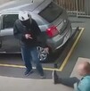 Intento de robo en termina violentamente cuando dos víctimas, incluyendo un policía retirado, repelen a cuatro delincuentes, dejando un asaltante herido. Intento de robo en termina violentamente cuando dos víctimas, incluyendo un policía retirado, repelen a cuatro delincuentes, dejando un asaltante herido.