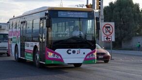 En un recorrido por la zona de Fundadores a la altura del Centro de Gobierno, se confirmó que las unidades sí pasan por dicho sitio.
