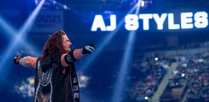 AJ Styles haciendo su entrada en el evento WrestleMania 34 donde retuvo su campeonato de WWE ante Nakamura. AJ Styles haciendo su entrada en el evento WrestleMania 34 donde retuvo su campeonato de WWE ante Nakamura.