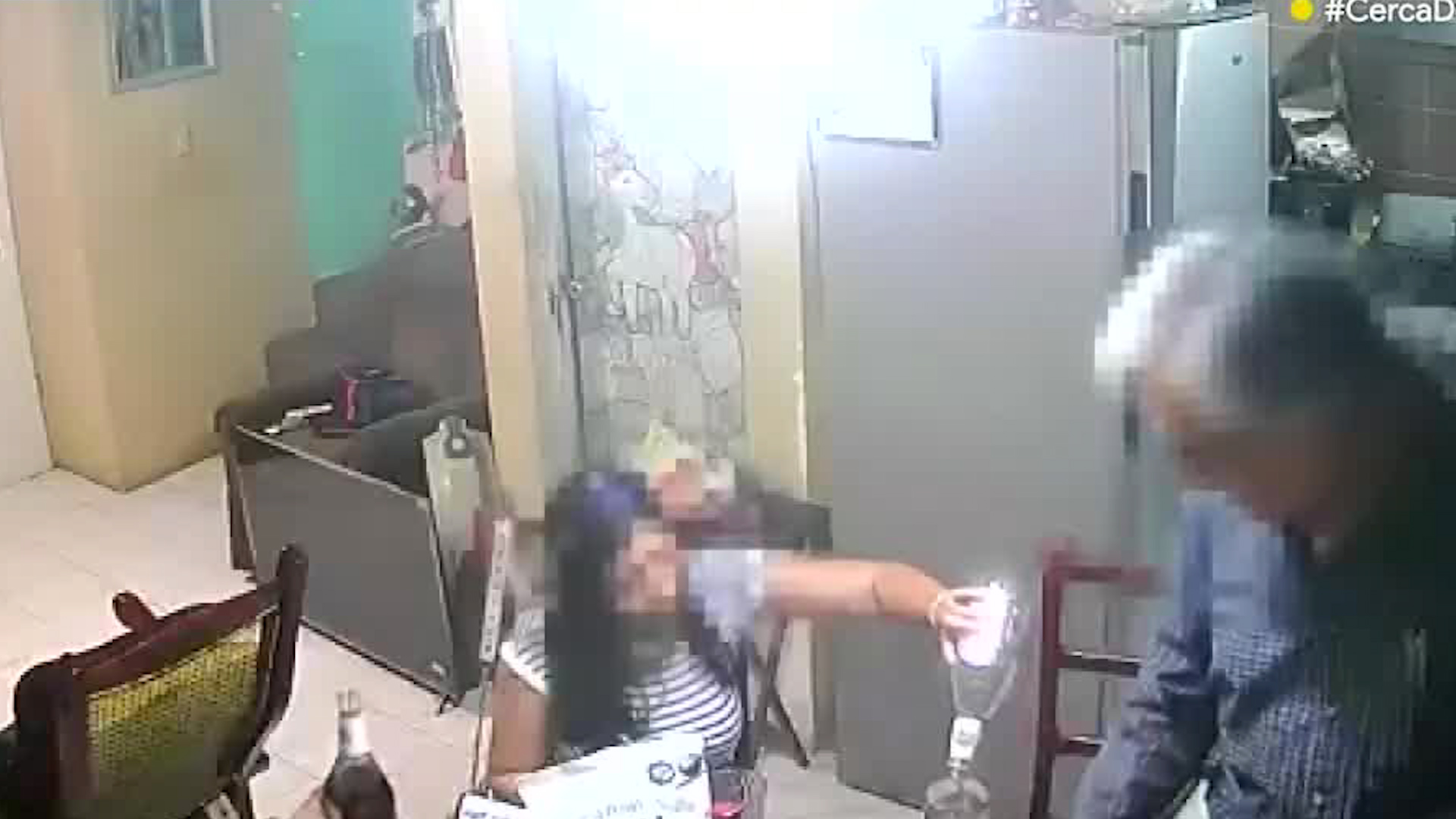 Después de conocerse en una aplicación de citas la joven robó al sujeto en su casa.