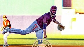 Tucson Baseball Team no puede jugar en Arizona por problemas migratorios.