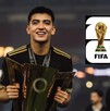 Gilberto Mora cargando el trofeo de la Copa Oro con México, luego de convertirse en el jugador más joven en ganar un trofeo internacional. Gilberto Mora cargando el trofeo de la Copa Oro con México, luego de convertirse en el jugador más joven en ganar un trofeo internacional.