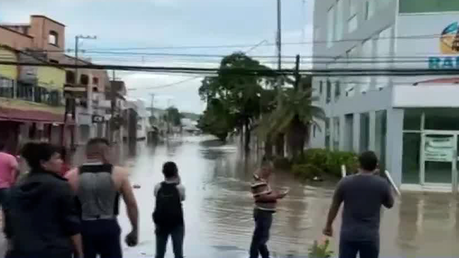 Miles de ciudadanos fueron desalojados de sus viviendas por las afectaciones.