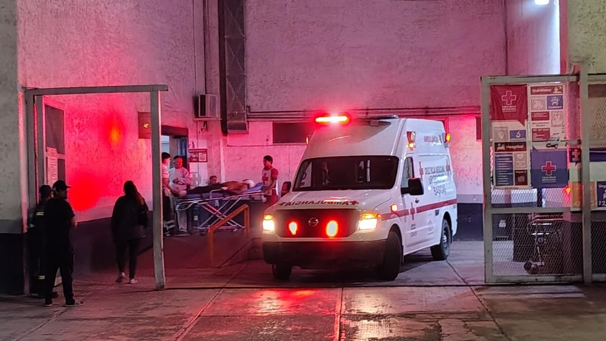 Un trágico incidente que comenzó con carreras clandestinas de motocicletas culminó con un joven gravemente herido y una riña masiva. Un trágico incidente que comenzó con carreras clandestinas de motocicletas culminó con un joven gravemente herido y una riña masiva.