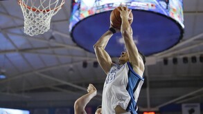 Astros de Jalisco venció a Halcones de Xalapa para colocarse a una victoria de avanzar a la final de zona de la Liga Nacional de Baloncesto profesional.