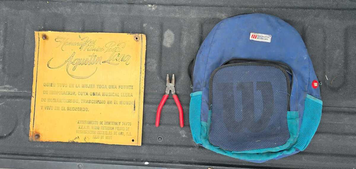 Un hombre de origen hondureño fue detenido luego de robar la placa de una estatua de Agustín Lara, ubicada en la Plaza de los Compositores en Monterrey.