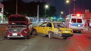 Un turista estadounidense, alcoholizado y confundido, provocó un choque en Guadalajara; no hubo heridos, y la Policía Vial lo retuvo para examen de alcohol.