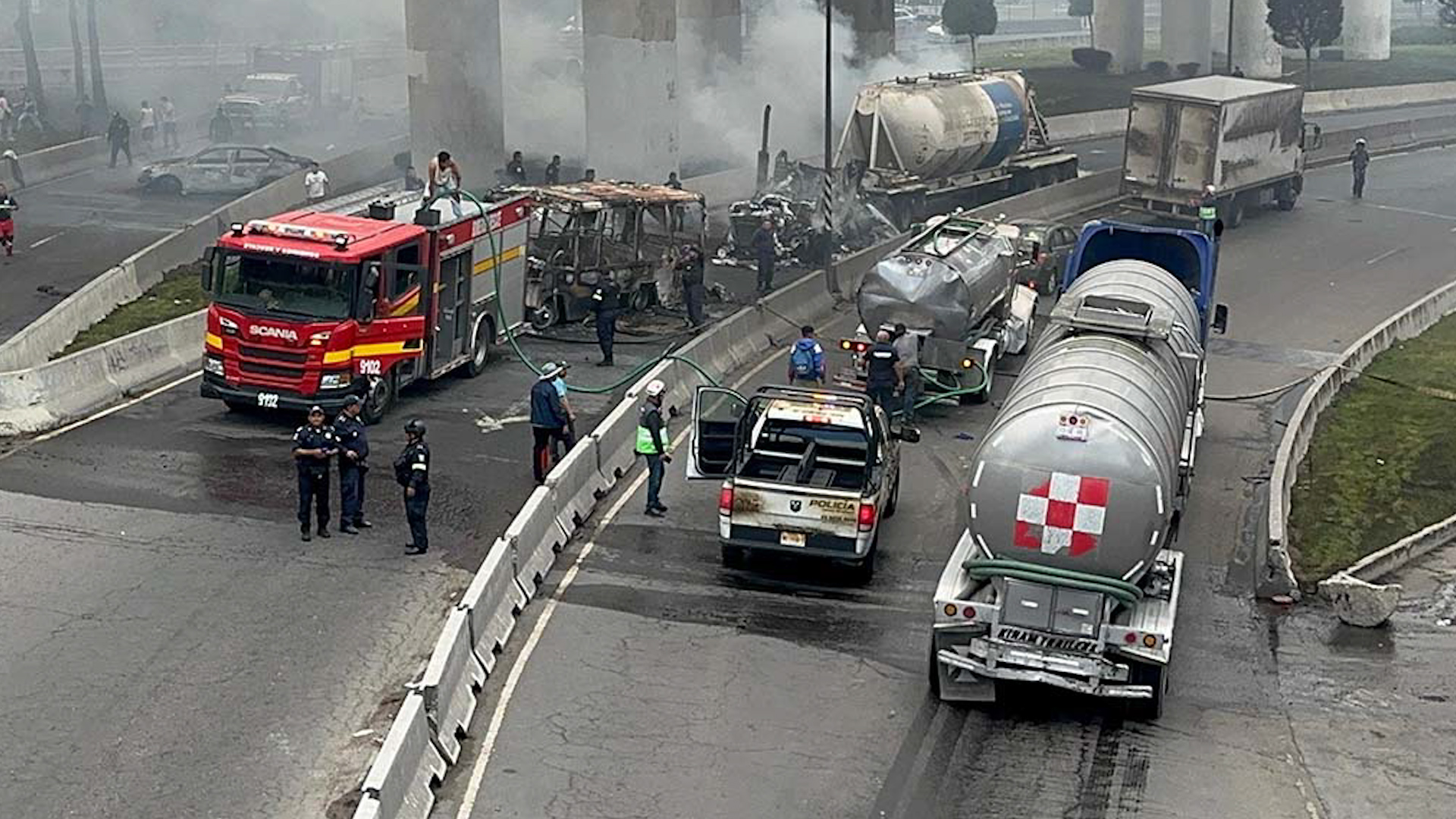 Desde negocios quemados, hasta estrés post traumático, los vecinos afectados por la explosión continúan pidiendo ayuda.