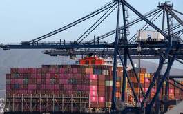 La Cámara de la Industria de la Transformación de Nuevo León pidió apoyar a las Pequeñas y Medianas Empresas para que exporten.