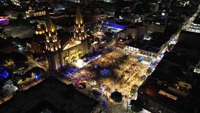 Feligreses se reúnen en la Catedral de Guadalajara para rezar ante la Virgen de Zapopan, en el marco de la Romería 2025