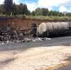 una pipa incendiada tras un accidente en la autopista méxico puebla