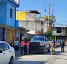 Un joven murió electrocutado luego de tocar cableado que se encontraba sobre su casa en la colonia Alianza Real, en el municipio de Escobedo, Nuevo León.