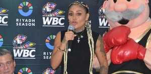 La mítica boxeadora mexicana se impuso a su rival japonesa en su penúltimo combate profesional; su pelea de despedida será en 2026.