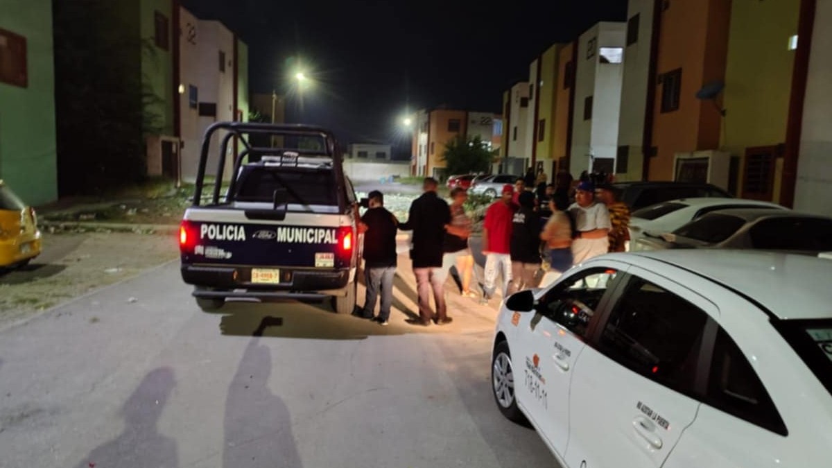 Elementos de seguridad y paramédicos atendieron una riña en los condominios Monterreal de Torreón,