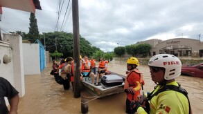 Refugio temporal habilitado en la delegación “La Lija” para las familias afectadas por las lluvias intensas en Puerto Vallarta. Crédito: Gobierno de Jalisco.