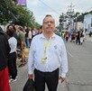El feligrés de 54 años agradece a la Virgen por su salud y por la memoria de su hijo fallecido. Crédito: Álvaro Virgen / Telediario Guadalajara
