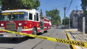 El incendio que afectó al Casino Mitras Sur, presuntamente causado por un cortocircuito, fue controlado por cuerpos de emergencia.