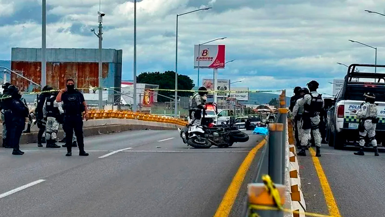 Un agente de la Guardia Nacional fue asesinado tras un ataque armado en el puente de la Avenida Constituyentes, Celaya.