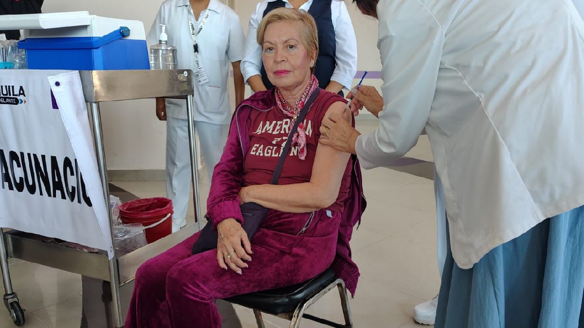 Torreón ha puesto en marcha una importante campaña de vacunación gratuita que busca proteger a la población de enfermedades respiratorias como la influenza. Torreón ha puesto en marcha una importante campaña de vacunación gratuita que busca proteger a la población de enfermedades respiratorias como la influenza.