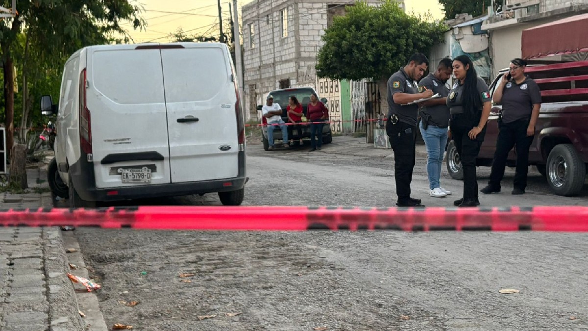 La Fiscalía investiga la muerte de Karen Acuña bajo protocolo de feminicidio; su pareja se encuentra hospitalizada y bajo custodia.
