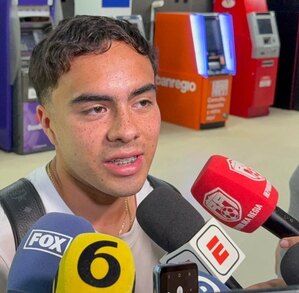 El futbolista seleccionado nacional regresó a Monterrey tras la eliminación de México en la Copa del Mundo en Chile. El futbolista seleccionado nacional regresó a Monterrey tras la eliminación de México en la Copa del Mundo en Chile.