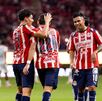 Jugadores de Chivas hicieron el viaje para enfrentar al América en el Clásico Nacional. Jugadores de Chivas hicieron el viaje para enfrentar al América en el Clásico Nacional.