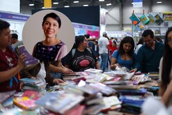 Visitantes en la Feria Internacional del Libro Monterrey.