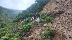 El gobernador de Querétaro, Mauricio Kuri, informó que unas 3 mil 633 personas permanecen incomunicadas por las lluvias registradas en los últimos días.