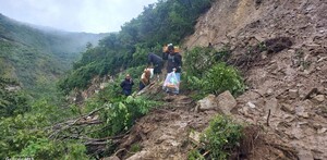 El gobernador de Querétaro, Mauricio Kuri, informó que unas 3 mil 633 personas permanecen incomunicadas por las lluvias registradas en los últimos días. El gobernador de Querétaro, Mauricio Kuri, informó que unas 3 mil 633 personas permanecen incomunicadas por las lluvias registradas en los últimos días.