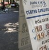 El peso mexicano diariamente tiene variaciones en su precio frente al dólar.