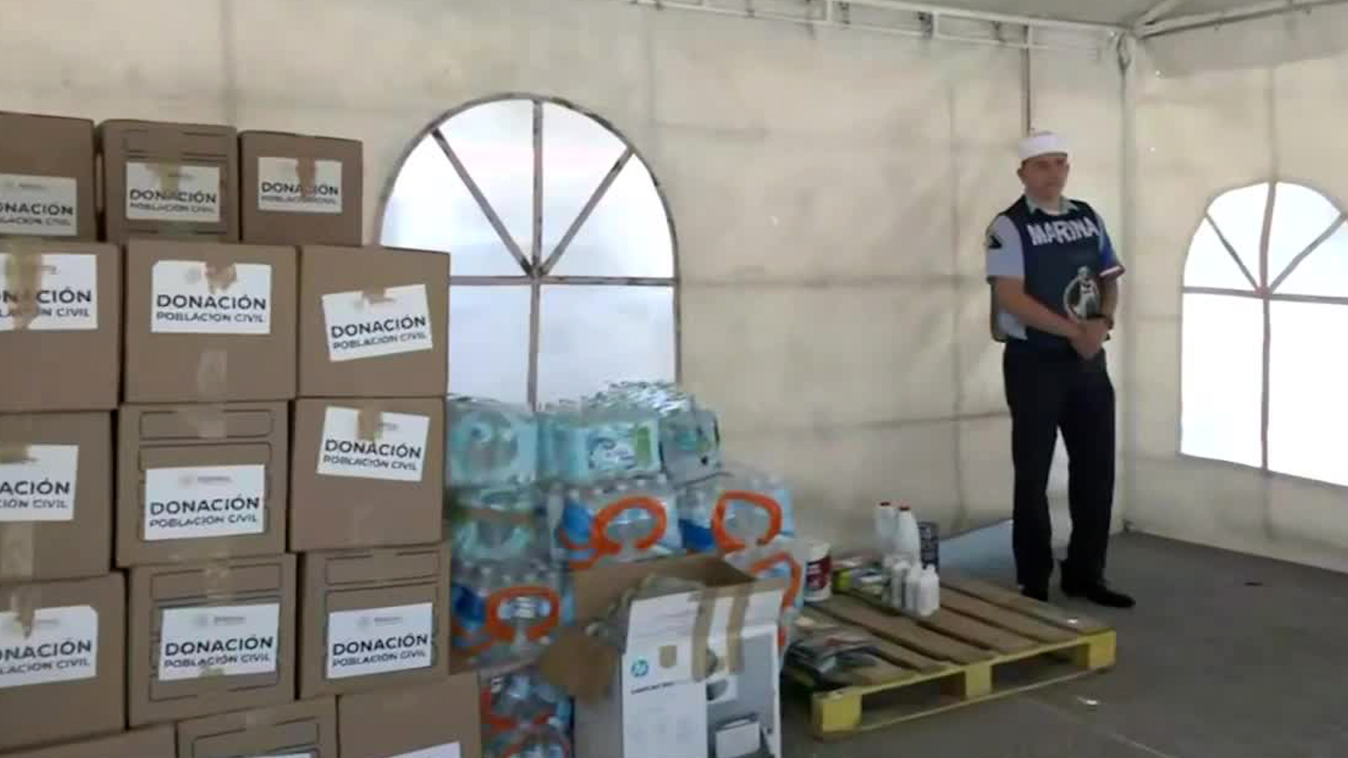En las instalaciones de la Secretaría de Marina, en la alcaldía Coyoacán, se reciben productos no perecederos y de higiene personal.