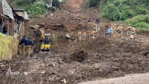 Una familia de cinco integrantes murió sepultada por un deslave en la colonia Nuevo Monterrey, de la Sierra Norte de Puebla, debido a fuertes lluvias.