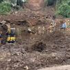 Una familia de cinco integrantes murió sepultada por un deslave en la colonia Nuevo Monterrey, de la Sierra Norte de Puebla, debido a fuertes lluvias. Una familia de cinco integrantes murió sepultada por un deslave en la colonia Nuevo Monterrey, de la Sierra Norte de Puebla, debido a fuertes lluvias.
