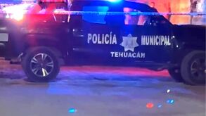 Un hombre fue ejecutado a balazos dentro de su auto en la colonia México, Tehuacán. Los agresores, en una motocicleta, lo persiguieron hasta alcanzarlo.