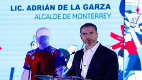 Adrián de la Garza durante la presentación oficial de la imagen de Monterrey para el Mundial 2026