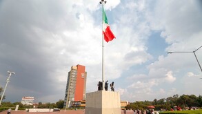 Estudiantes y padres de familia del CCH Sur marcharon en una procesión en silencio para repudiar el acto violento en donde murió un estudiante de ese plantel.