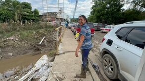Mujer se ubica en la zona de la inundación de Poza Rica, cuenta cómo por segunda ocasión su familia fue víctima del desbordamiento del río Cazones.