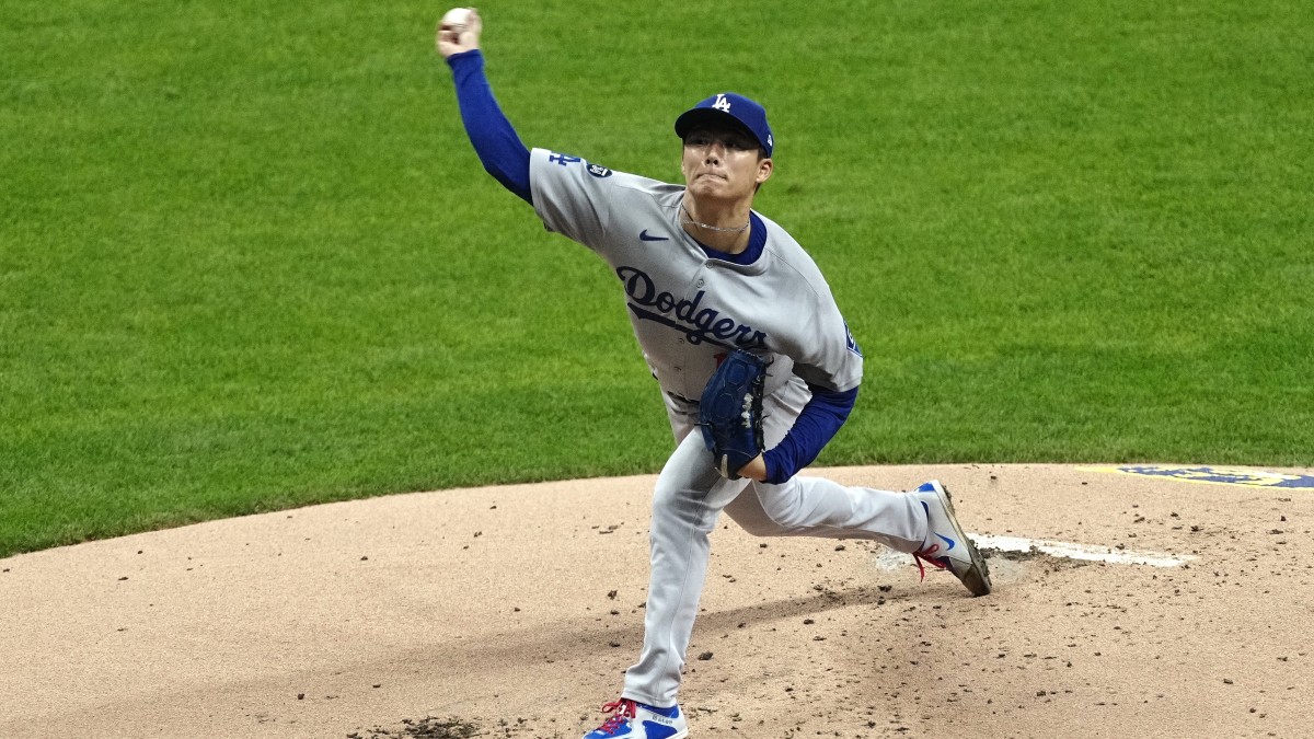 Yamamoto se repuso del jonrón que recibió al primer pitcheo para lanzar un juego completo de 3 hits y encaminar la victoria de Los Dodgers ante Milwaukee. Yamamoto se repuso del jonrón que recibió al primer pitcheo para lanzar un juego completo de 3 hits y encaminar la victoria de Los Dodgers ante Milwaukee.