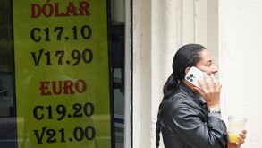 El peso mexicano y otras monedas diariamente tienen variaciones en su precio frente al dólar.